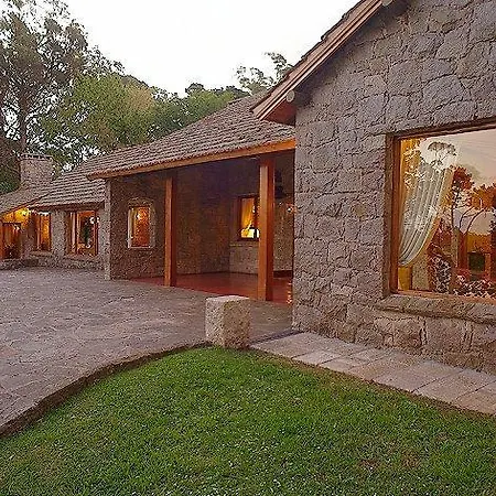 Los Nobles Hostal De Bosque-3